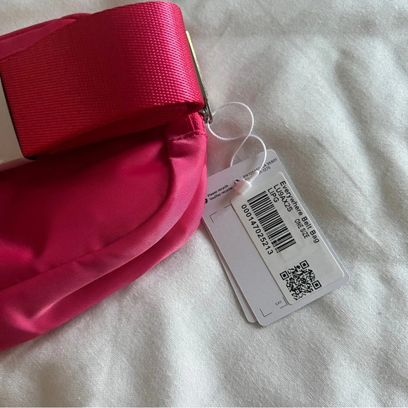 🆕 Lululemon Everywhere Belt Bag - Lip Gloss - Picture 6 of 6